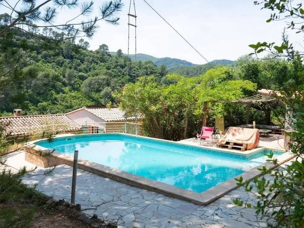 Maison 8 pièces 300 m²