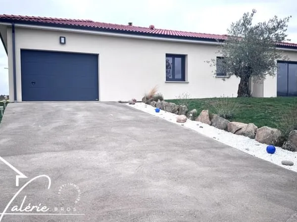 À vendre  Maison neuve avec vue époustouflante 