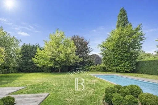 Maison 10 pièces 380 m²