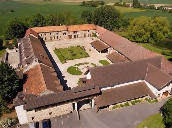 Maison 70 pièces 3900 m²