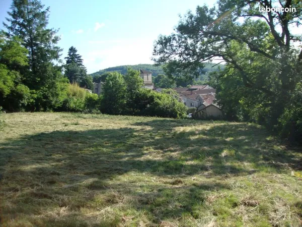 TERRAIN 2390 m2