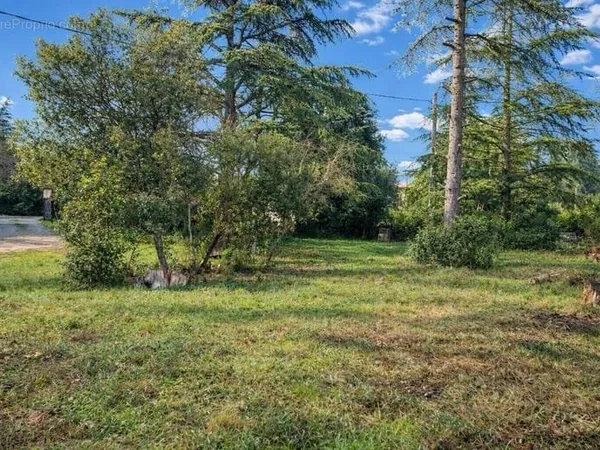 Terrain 600 m²