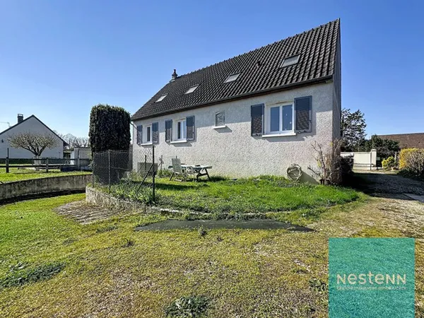 Maison disposant de beaux volumes surélevée sur un sous-sol total au coeur de Gravon