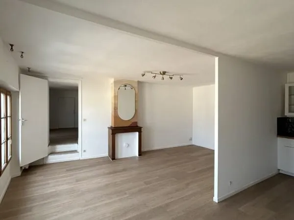 CASTELNAUDARY CENTRE VILLE APPARTEMENT DE TYPE 2 ENTIÈREMENT