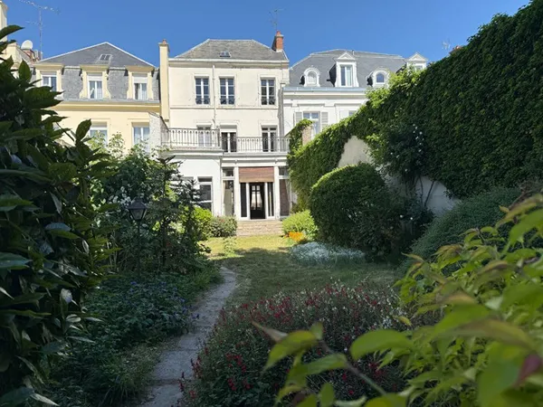 Maison 10 pièces 280 m²
