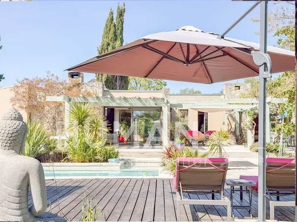 Maison 10 pièces 273 m²