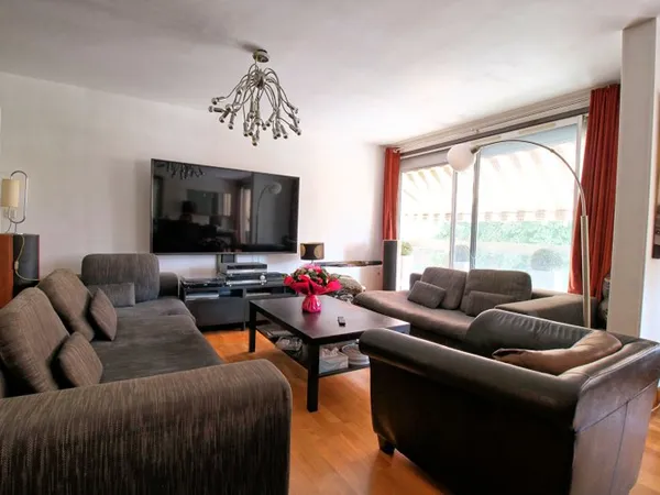 A VENDRE - BEL APPARTEMENT 4 PIECES - GARAGE - BALCON