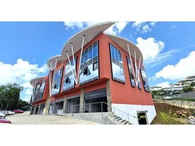 DERNIERS LOTS - Locaux commerciaux NEUFS au RDC d'env. 100m2