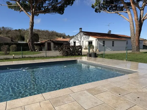 MAISON 4 CHAMBRES GARAGE ET PISCINE. TERRAIN DE 1900 M2