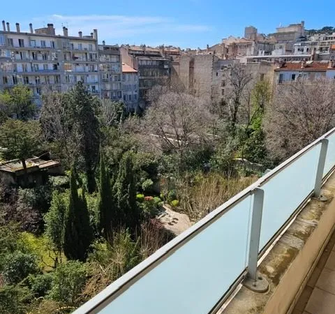 Exclusivité - dernier étage - superbe t3 avec terrasse - prado / farges