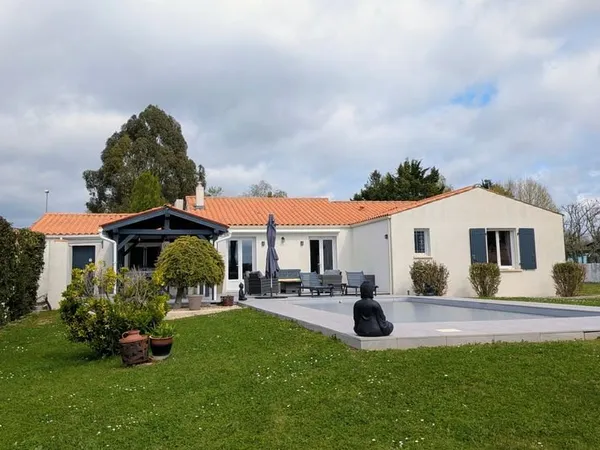 Maison plain-pied 134 m² + piscine - 3 chambres - Thénac (proche Saintes)