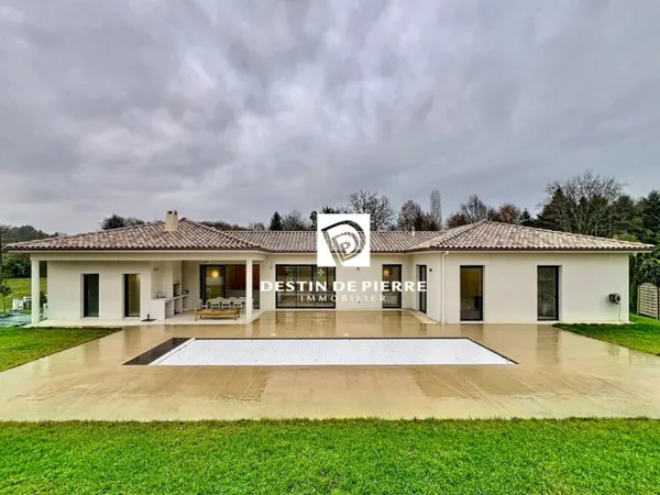 Maison contemporaine avec piscine et salle de sport privatif