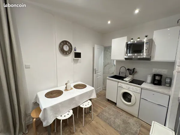 Studio central meublé Elec / eau compris