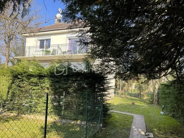 Maison spacieuse et lumineuse de 167 m² avec beaucoup de potentiel