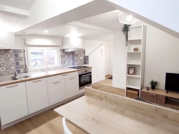 Très Joli T2 25M2 Meublé Reims centre rue jacquart