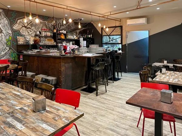 Fond de Commerce à Vendre: Restaurant de 110 m2 à Grézieu-la
