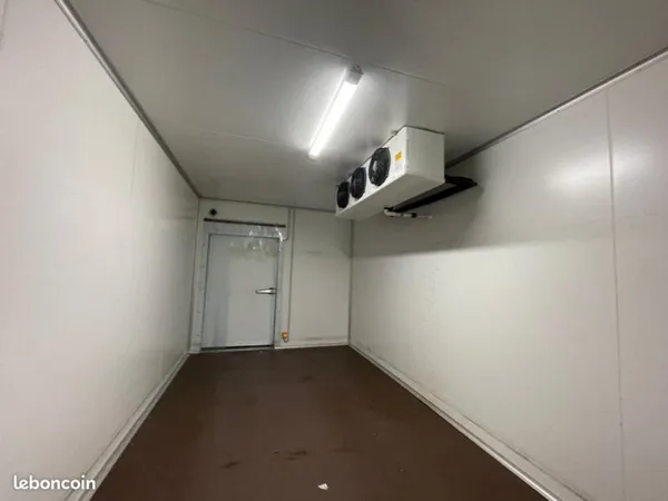 Local industriel 2 034 m²