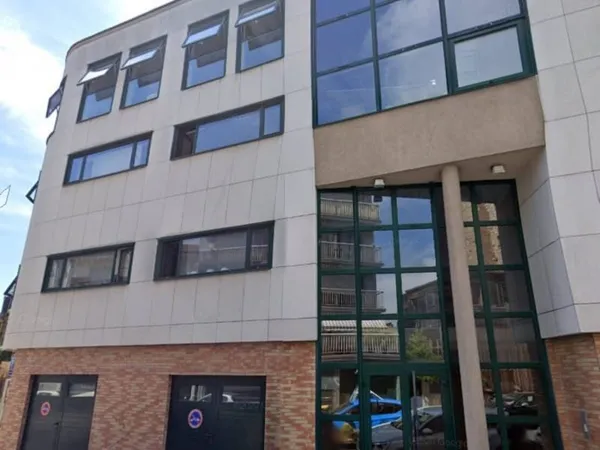 Bureau 200 m²