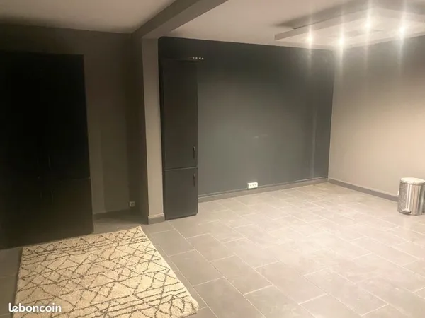 25 m² - Local / réserve / espace de stockage partagé - Centre Aix-en-Provence