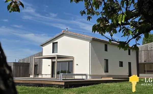 Maison entièrement rénovée 220 m2, 4 ch, piscine, terrain 1984 m2, vue estuaire