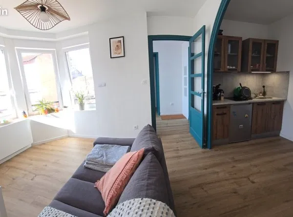 T3 meublé rénové - Parking privé - Fibre incluse - Lumineux - Proche université - 49 m² - Roanne