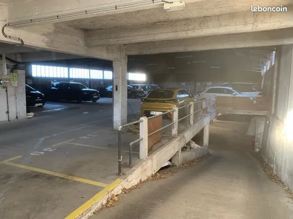 5 places de parking moto louées