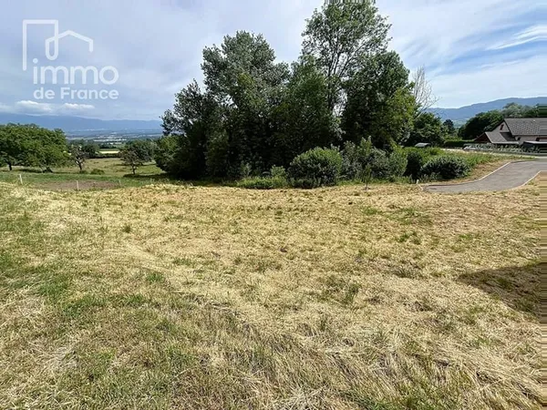 Terrain constructible viabilisé à Vers (74160) de 543 m2