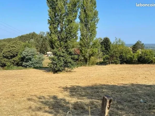 Terrain 1 747 m² Banos