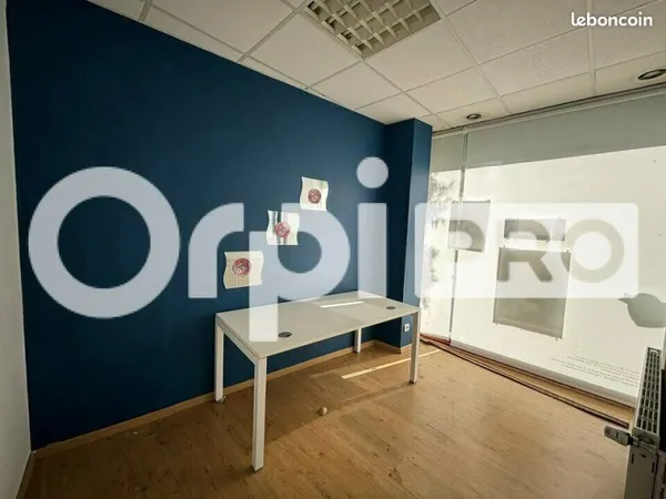 Bureau 70 m²