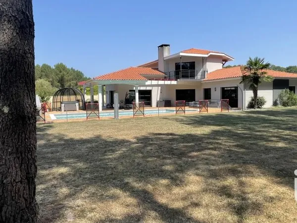 Maison 7 pièces 260 m²