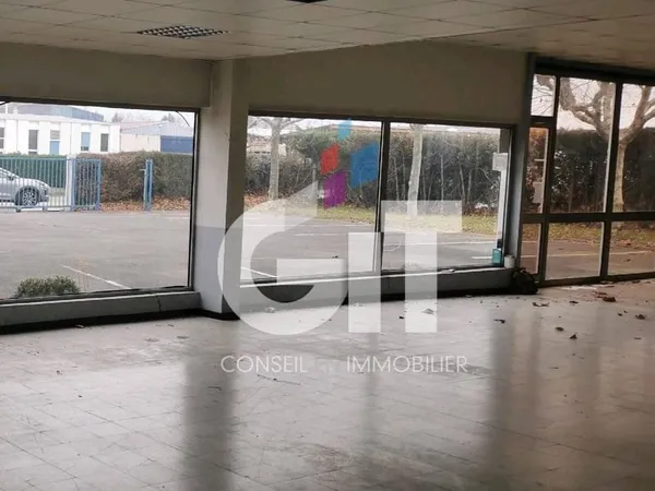 Local d'activité 800 m²