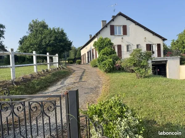 Maison 10 pièces 215 m²