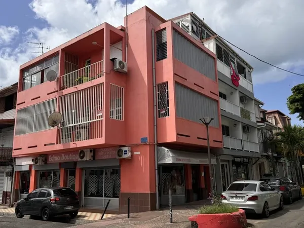 Immeuble sur trois niveaux à Pointe-à-Pitre