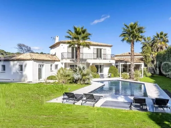 Villa 6 pièces 250 m²