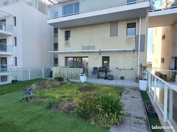 Duplex volumineux et lumineux, terrasse 80m2 vue dégagée jusqu'aux Pyrénées