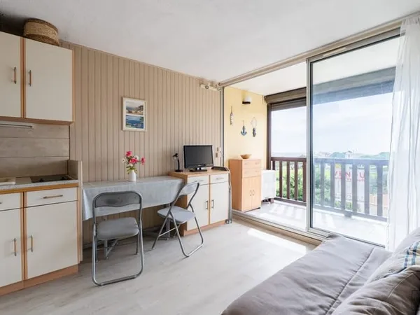 Studio +Cabine avec terrasse et Parking.