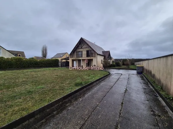 Favrieux (78200) Maison familiale spacieuse de 232 m² avec piscine intérieure, double accès et terra