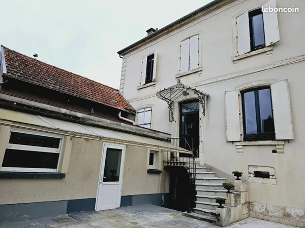 Maison 9 pièces 285 m²