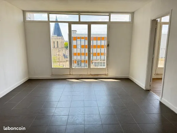 Grand 2 pièces hyper centre Colombes avec parking