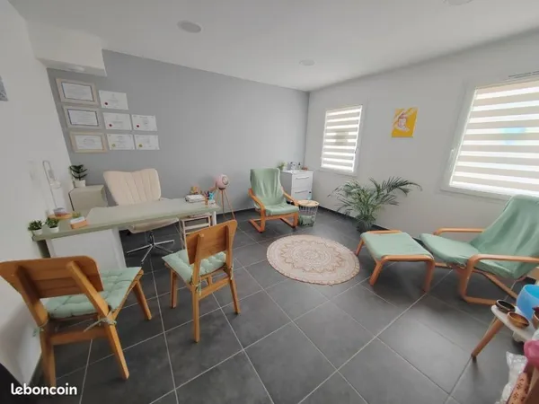 Bureau et espace de travail Location Pessac  17m² 663€