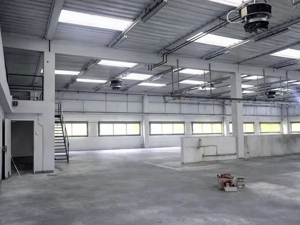 Entrepôt 1200 m²