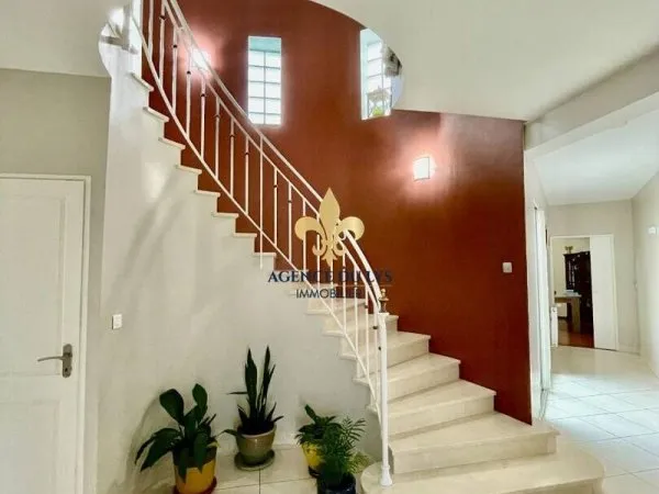 Maison 7 pièces 245 m²