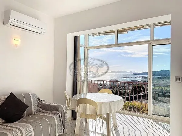 Appartement situé sur les hauteurs du Lavandou avec magnifique v
