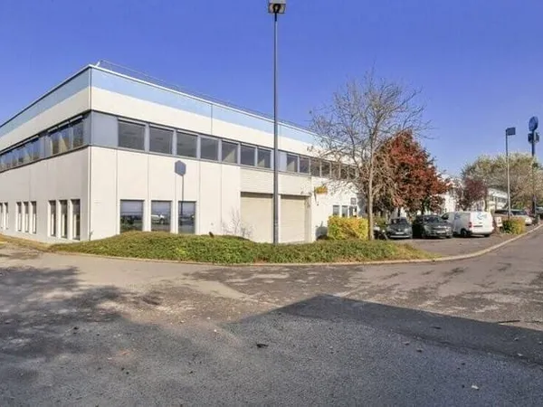 Local d'activité 358 m²