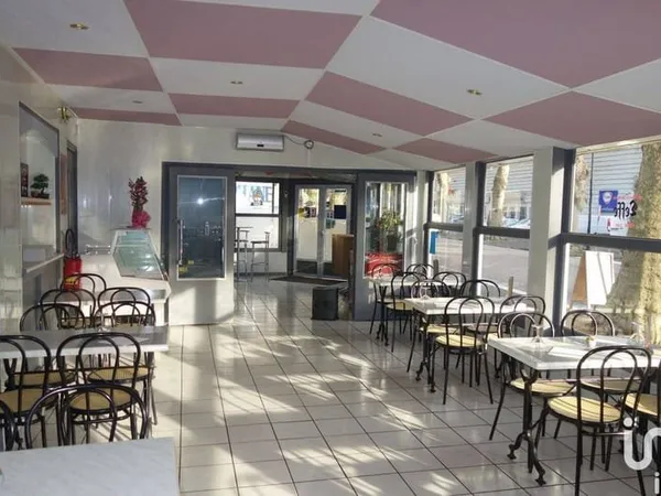 Local commercial 987 m²