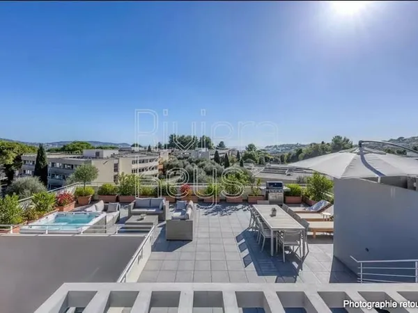 NICE - Hauteurs : Appartement d'exception offrant vues époustouflantes