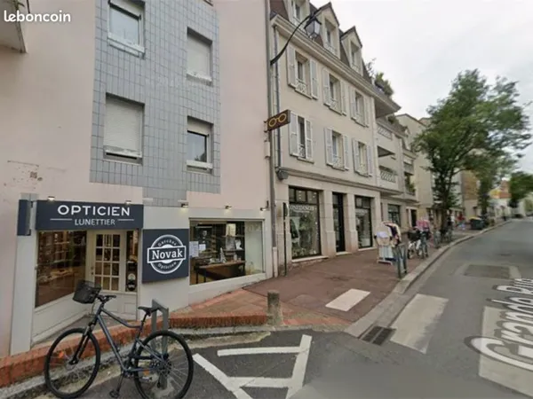 Local commercial 184 m² GARCHES