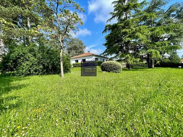 Maison 4 pièces - 3 chambres + sous-sol complet - 1720m2