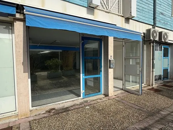 Local commercial 2 pièces 43 m²