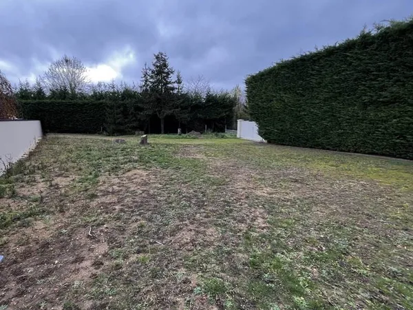 Terrain 600 m²